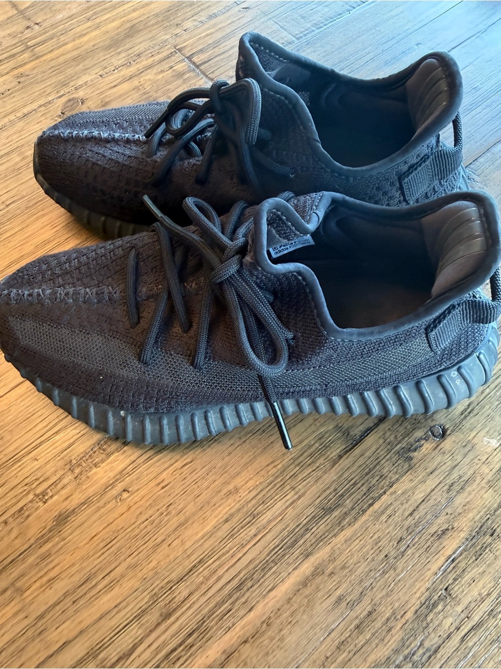 Yeezy 350V2 Onyx - men’s size 7 - Picture 2 of 12